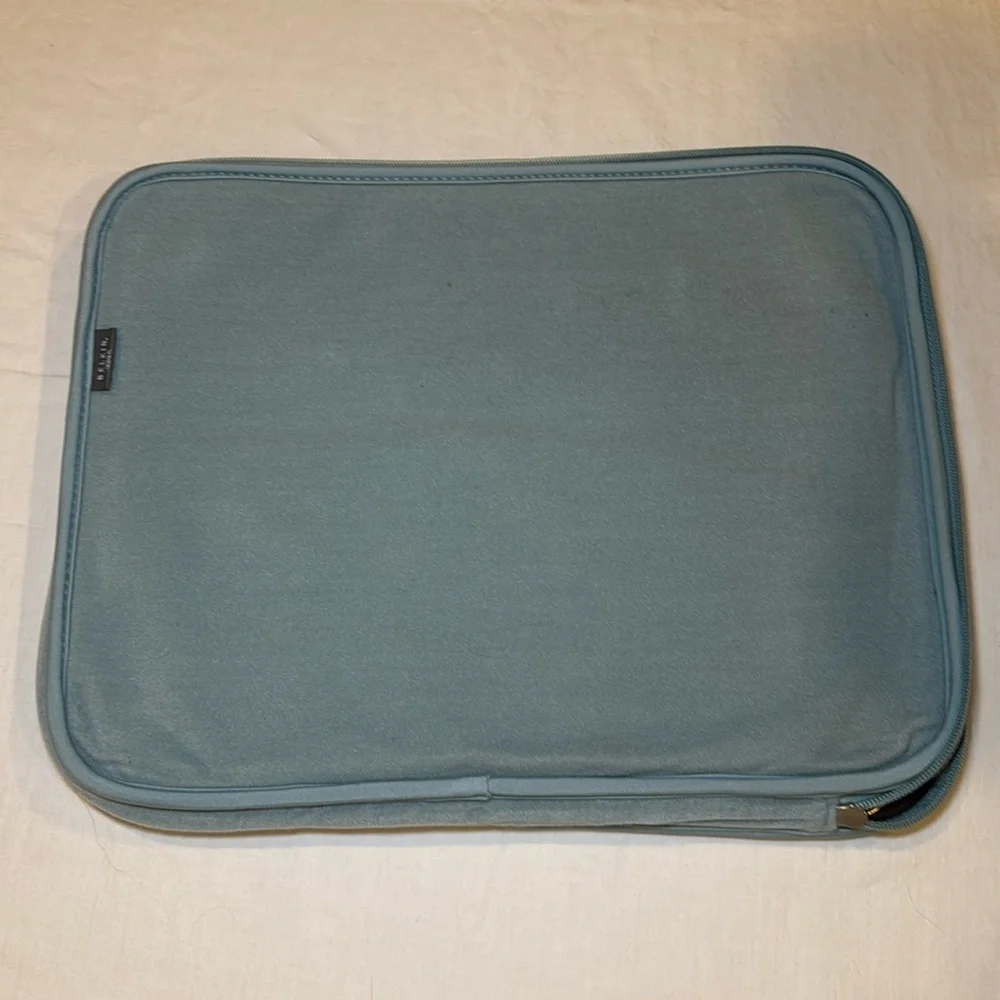 Belkin Neoprene Brown and Blue Laptop Zipper Case Fits 15in Laptops EUC